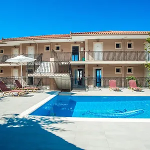 https://vlachata-hill-apartments.kefaloniahotels.net